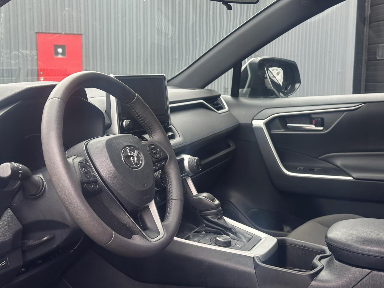Toyota RAV4 Hybrid SE AWD (Natl) 2023