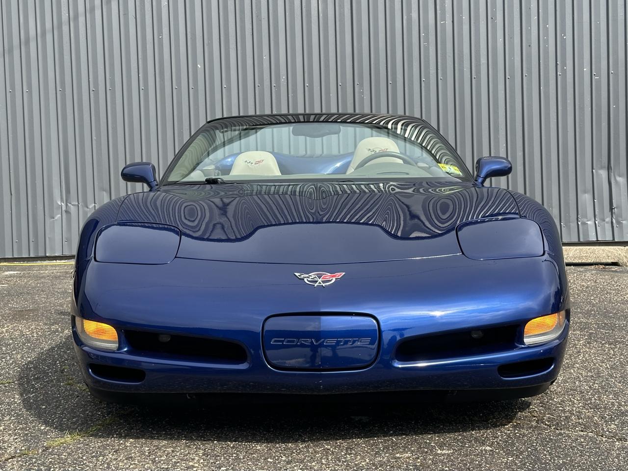 Chevrolet Corvette 2dr Convertible 2004