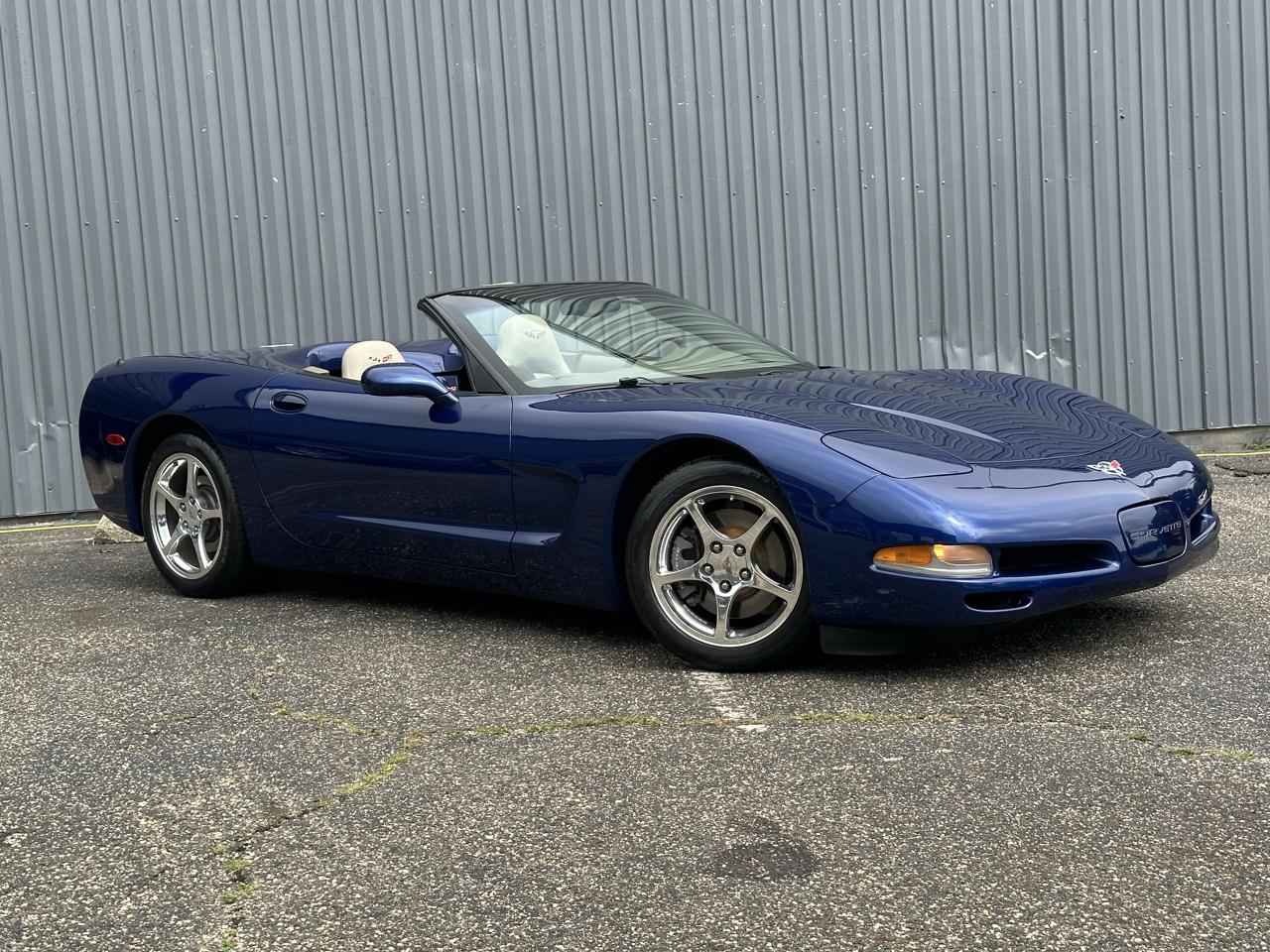 Chevrolet Corvette 2dr Convertible 2004