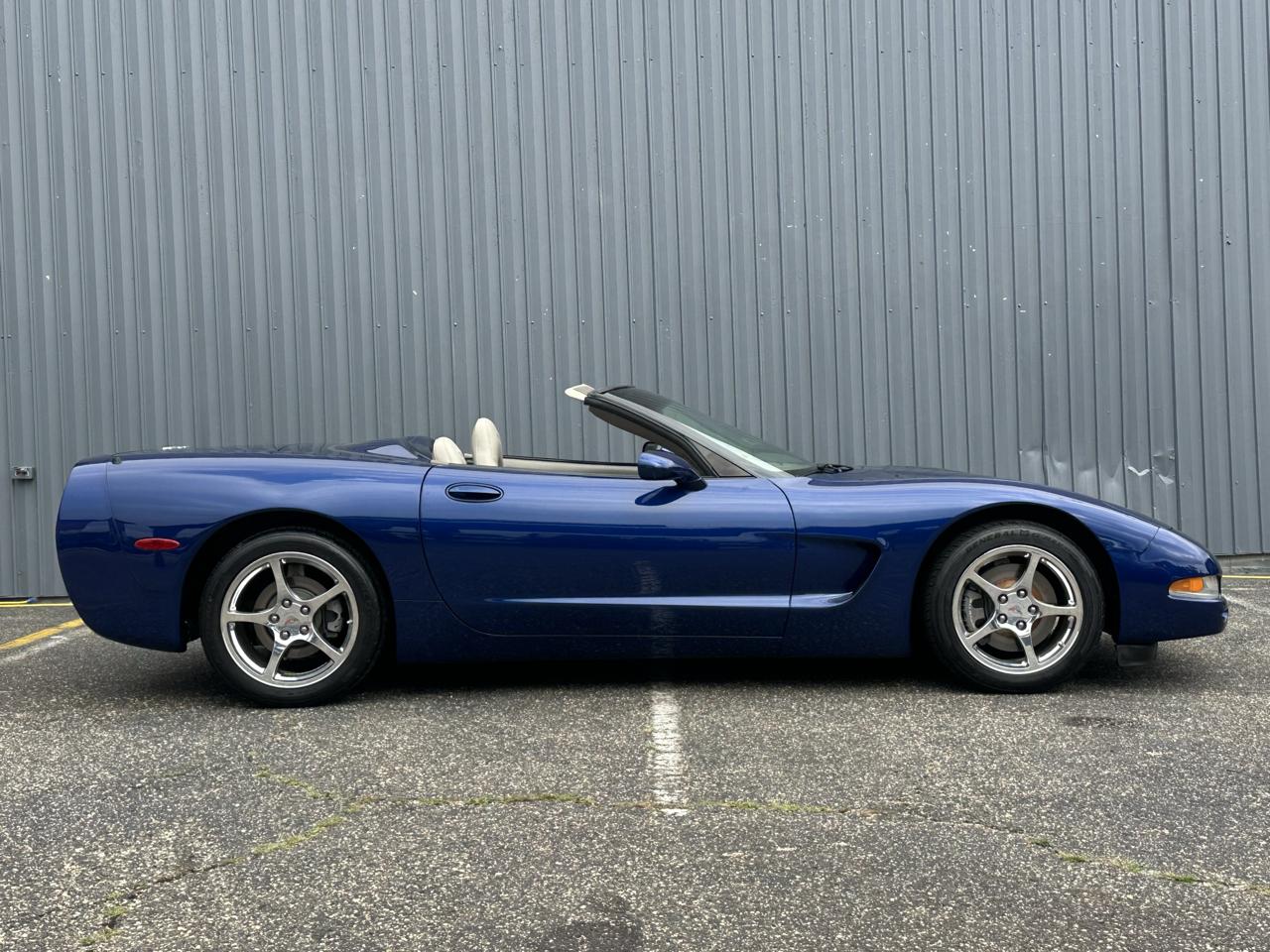 Chevrolet Corvette 2dr Convertible 2004