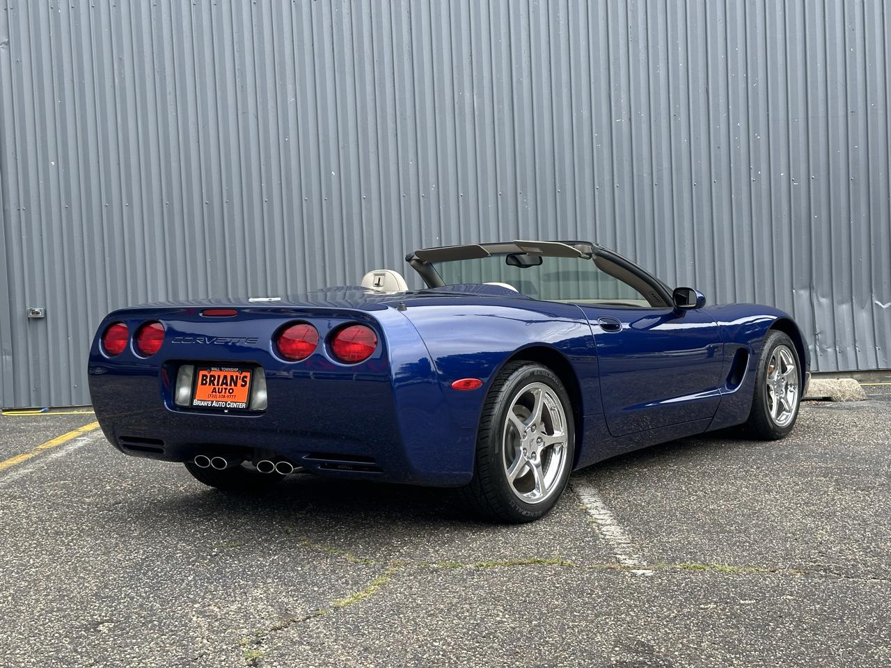 Chevrolet Corvette 2dr Convertible 2004