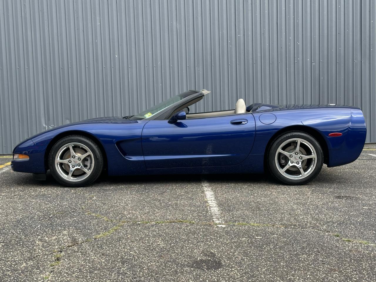 Chevrolet Corvette 2dr Convertible 2004