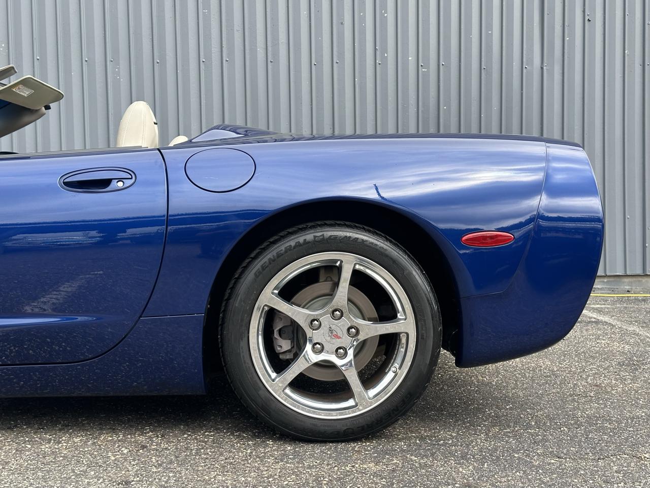 Chevrolet Corvette 2dr Convertible 2004