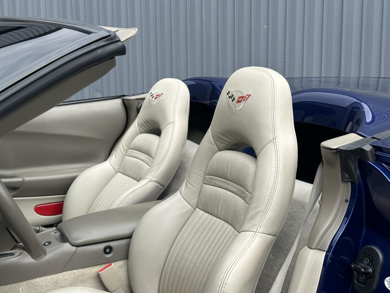 Chevrolet Corvette 2dr Convertible 2004