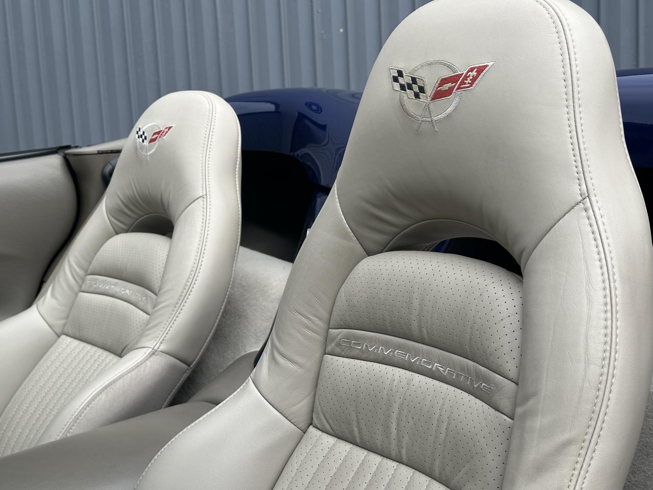 Chevrolet Corvette 2dr Convertible 2004