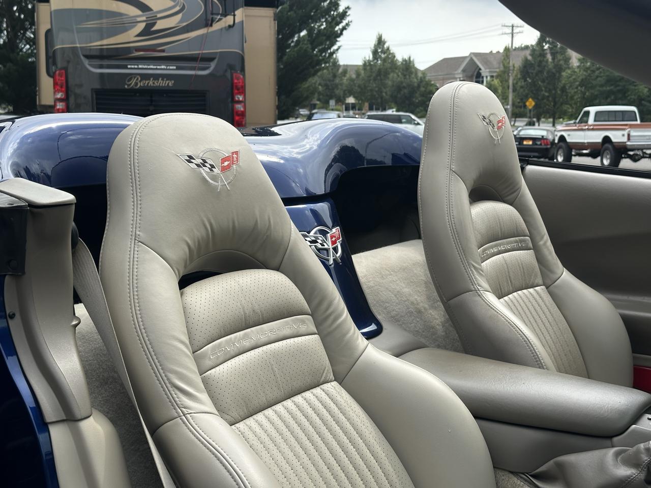 Chevrolet Corvette 2dr Convertible 2004