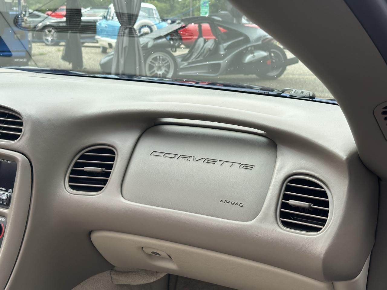 Chevrolet Corvette 2dr Convertible 2004