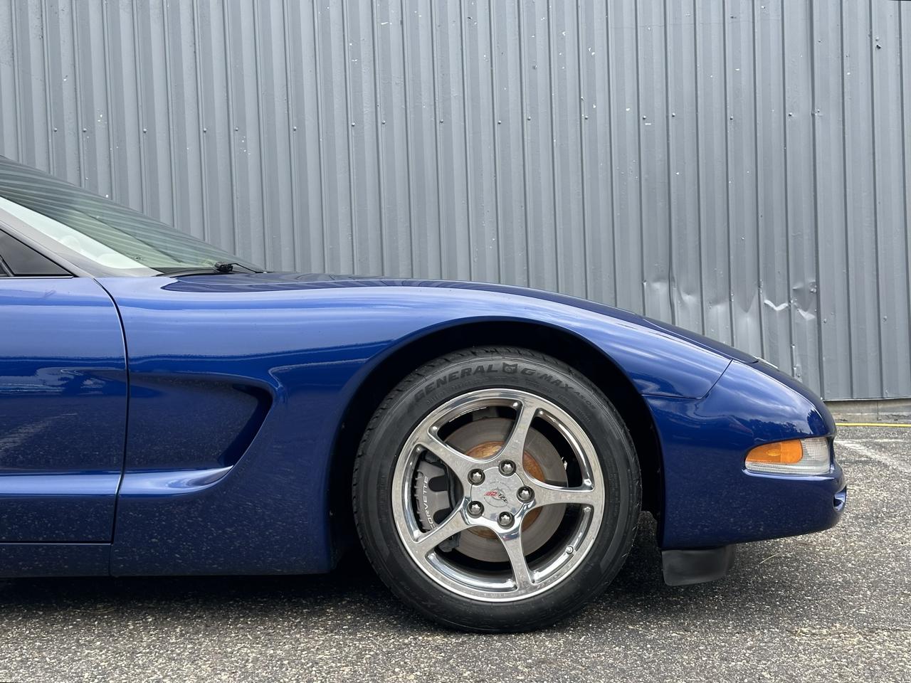 Chevrolet Corvette 2dr Convertible 2004