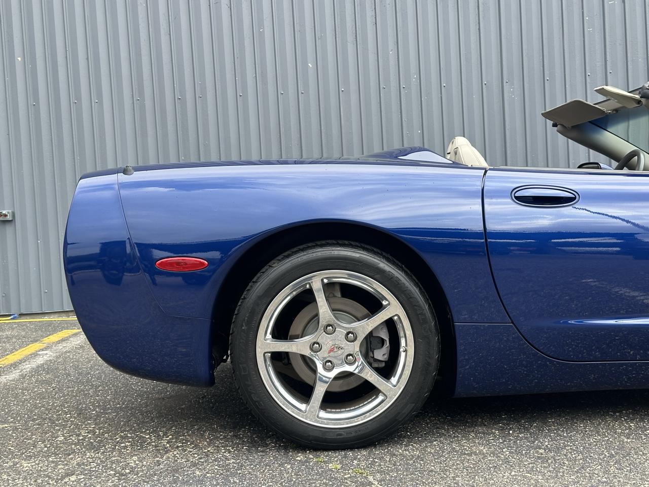 Chevrolet Corvette 2dr Convertible 2004