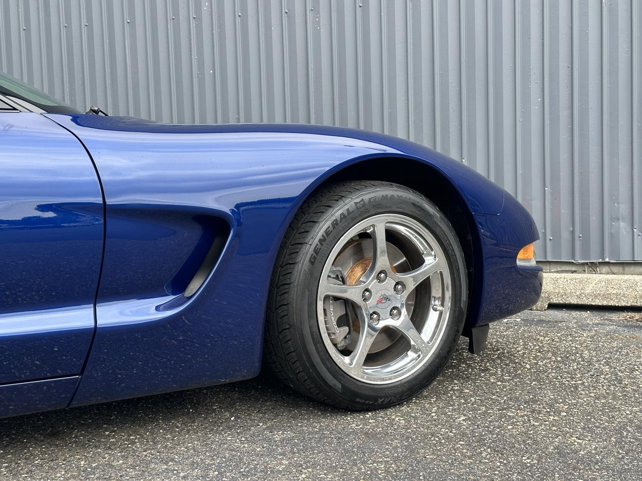 Chevrolet Corvette 2dr Convertible 2004