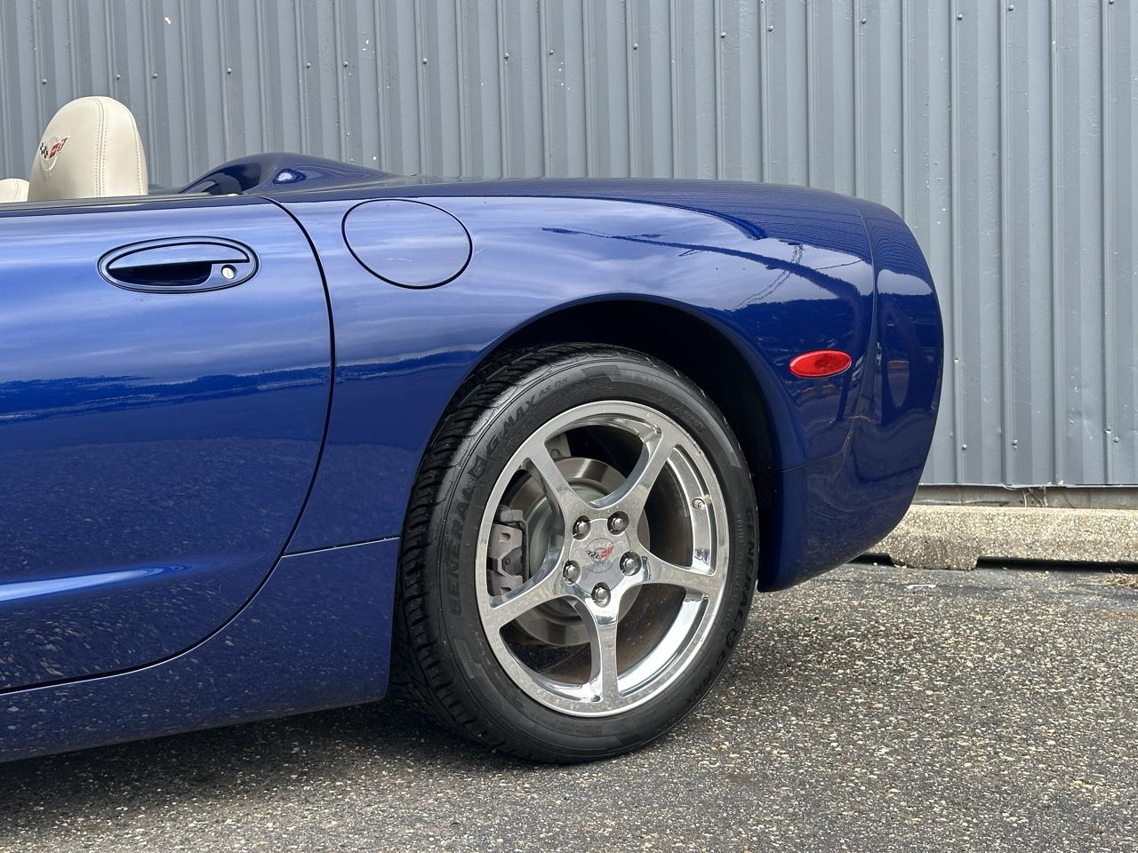 Chevrolet Corvette 2dr Convertible 2004