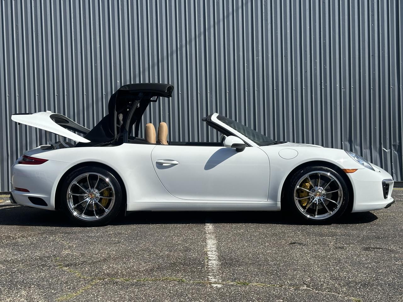 Porsche 911 Carrera Cabriolet 2017