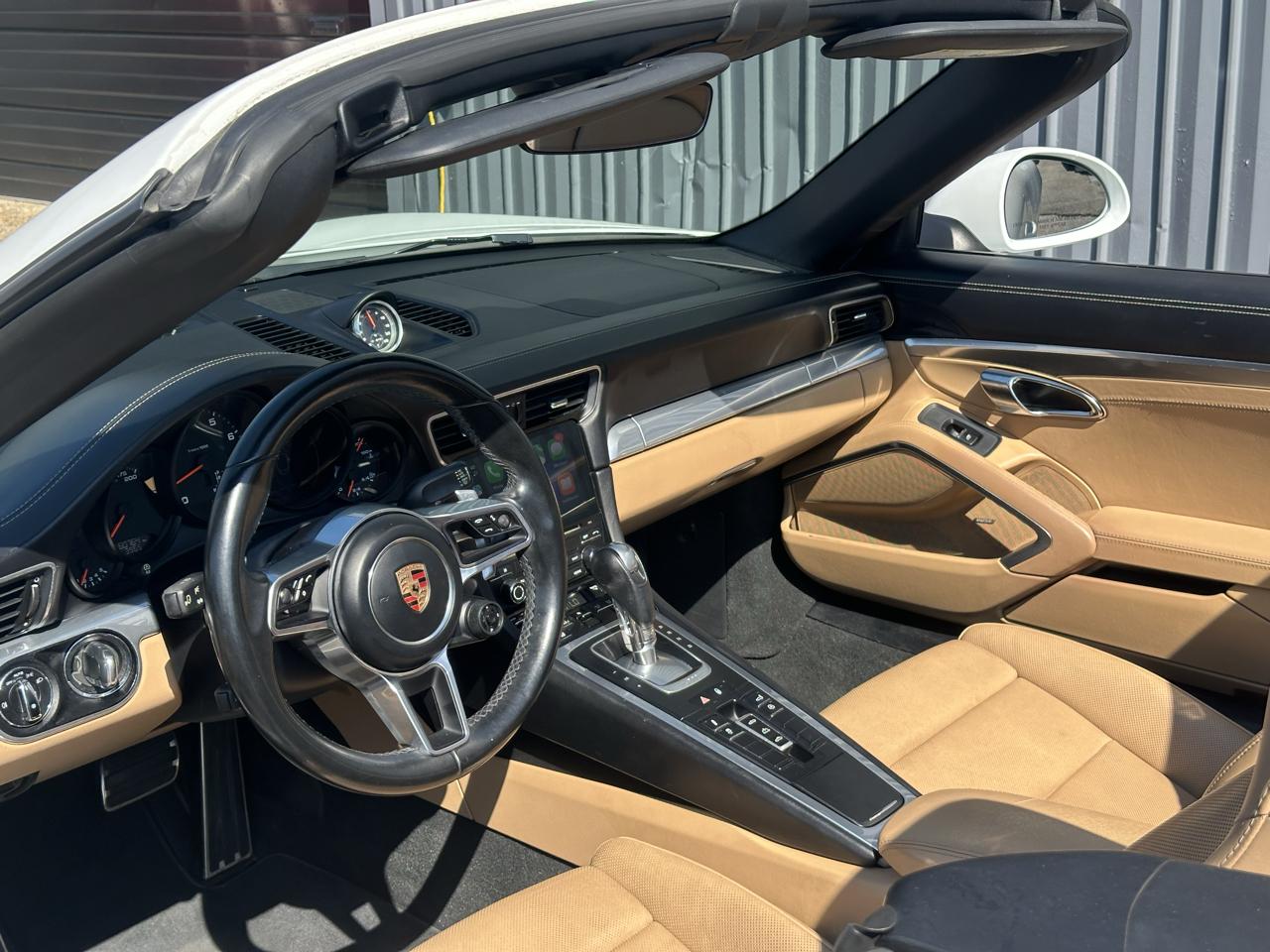 Porsche 911 Carrera Cabriolet 2017