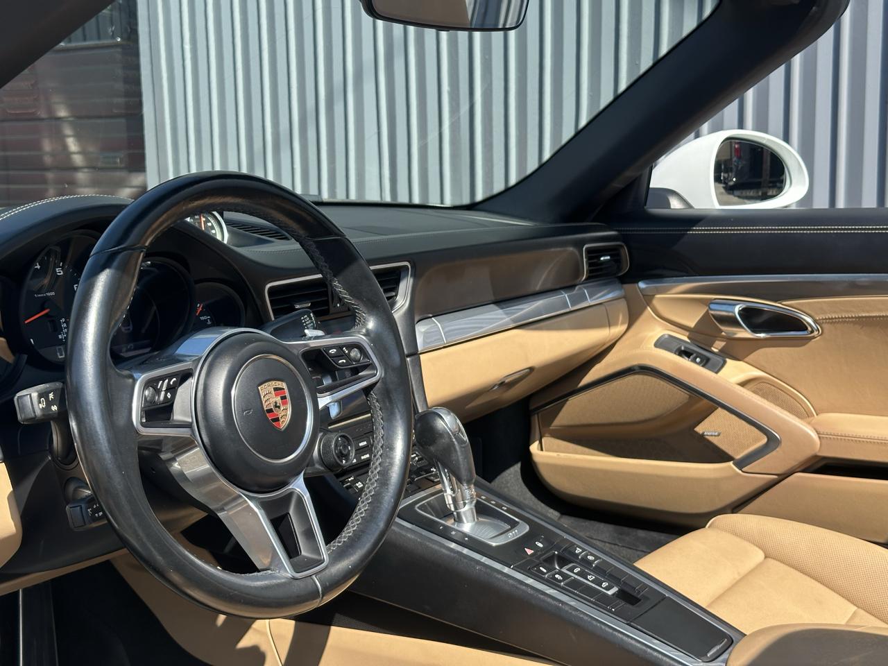 Porsche 911 Carrera Cabriolet 2017
