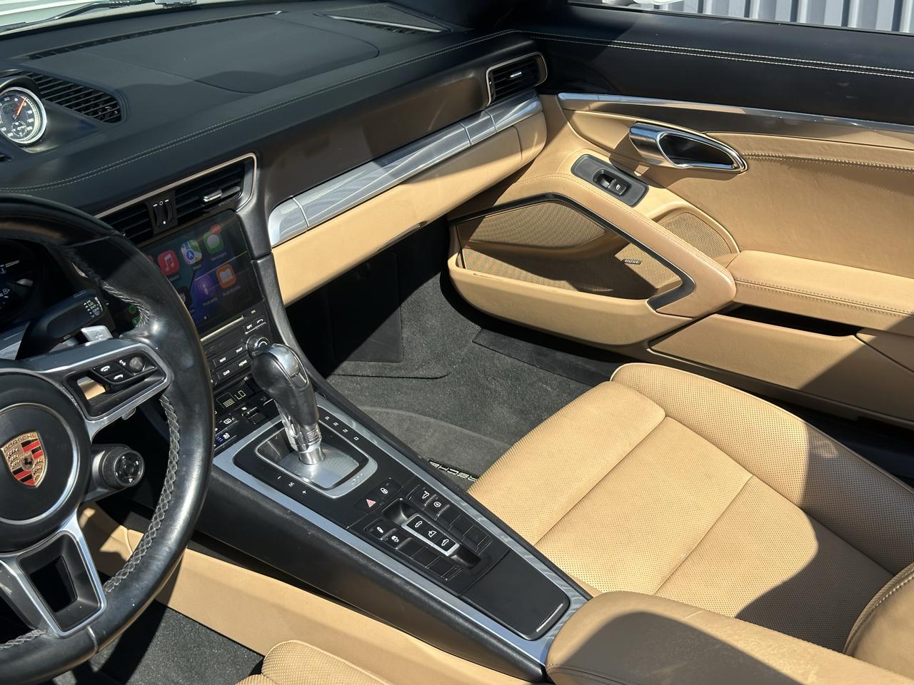 Porsche 911 Carrera Cabriolet 2017
