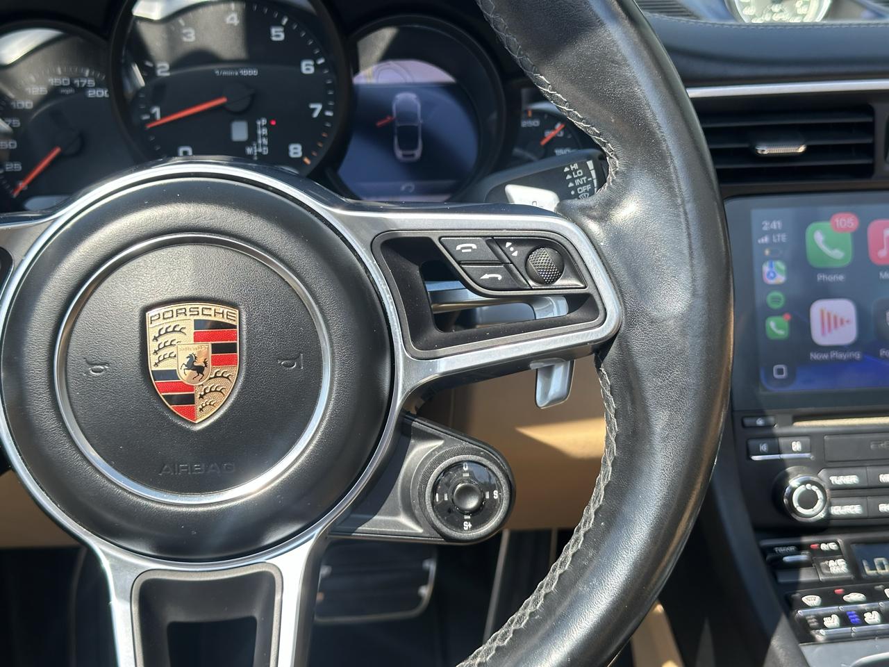 Porsche 911 Carrera Cabriolet 2017