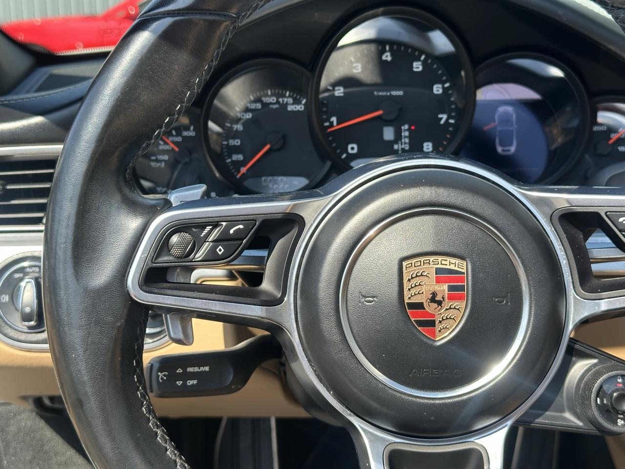 Porsche 911 Carrera Cabriolet 2017