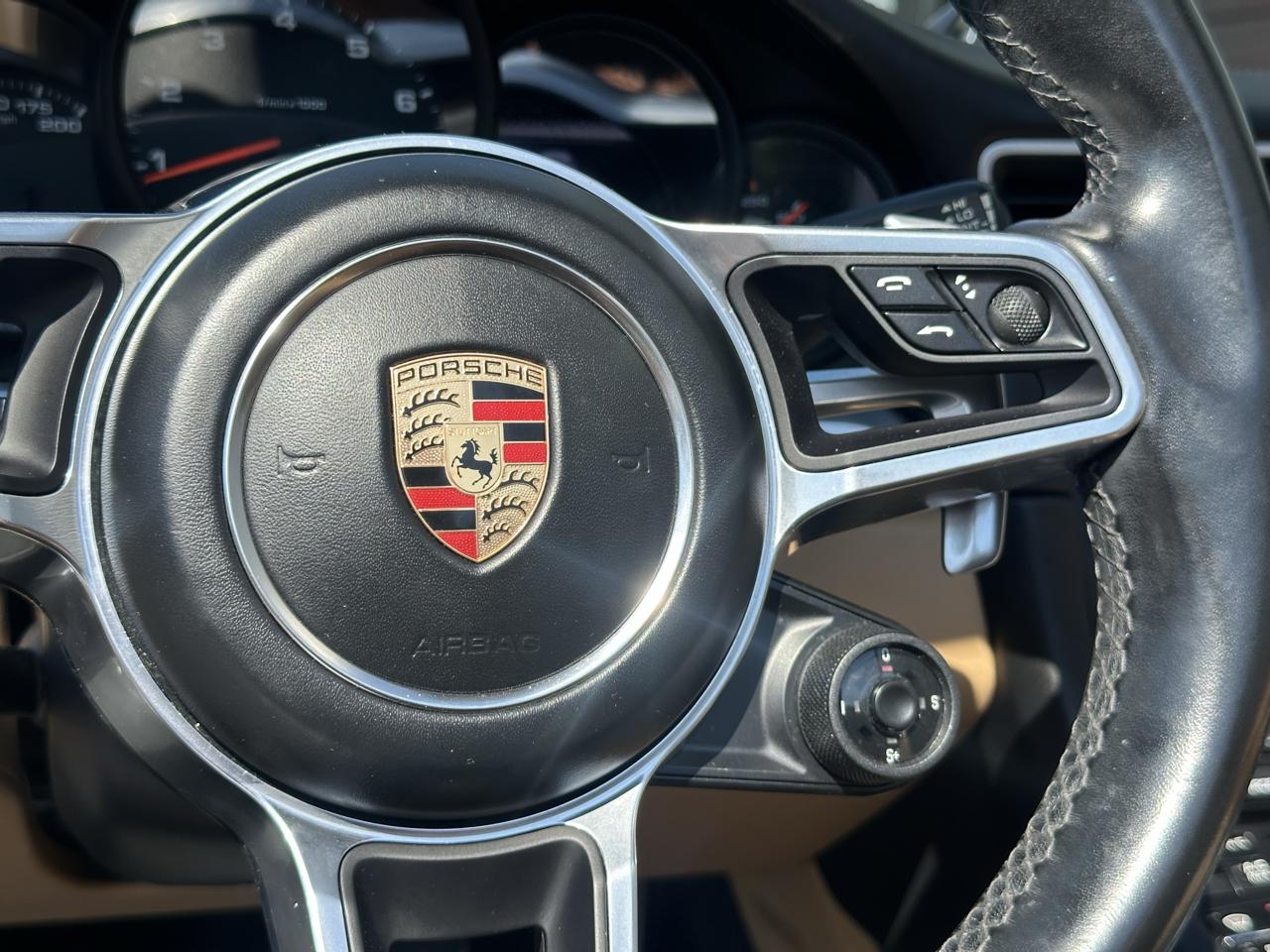 Porsche 911 Carrera Cabriolet 2017