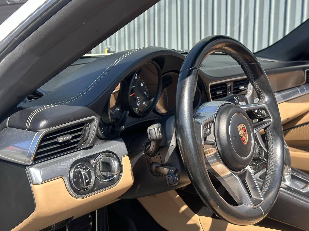 Porsche 911 Carrera Cabriolet 2017