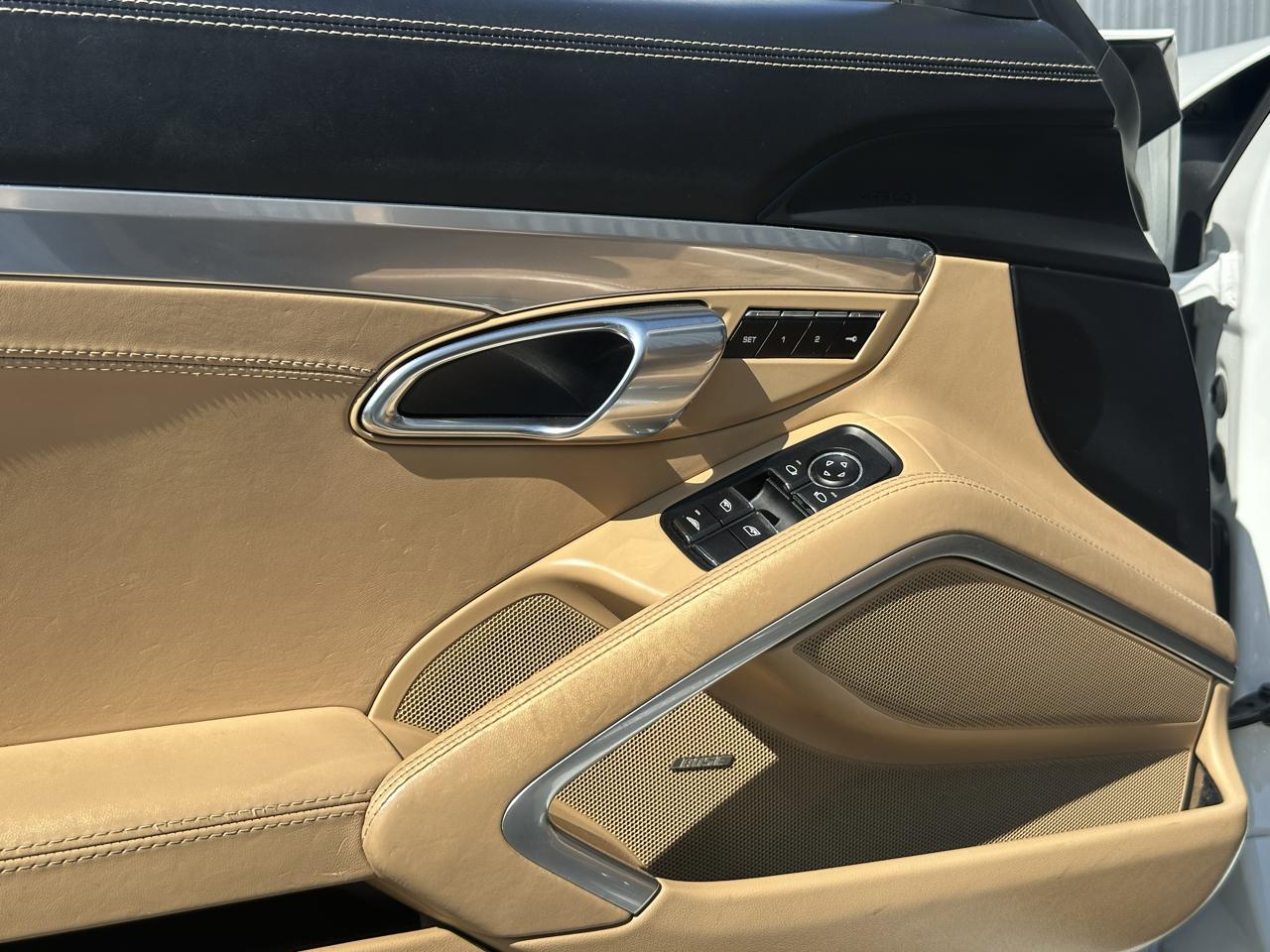 Porsche 911 Carrera Cabriolet 2017