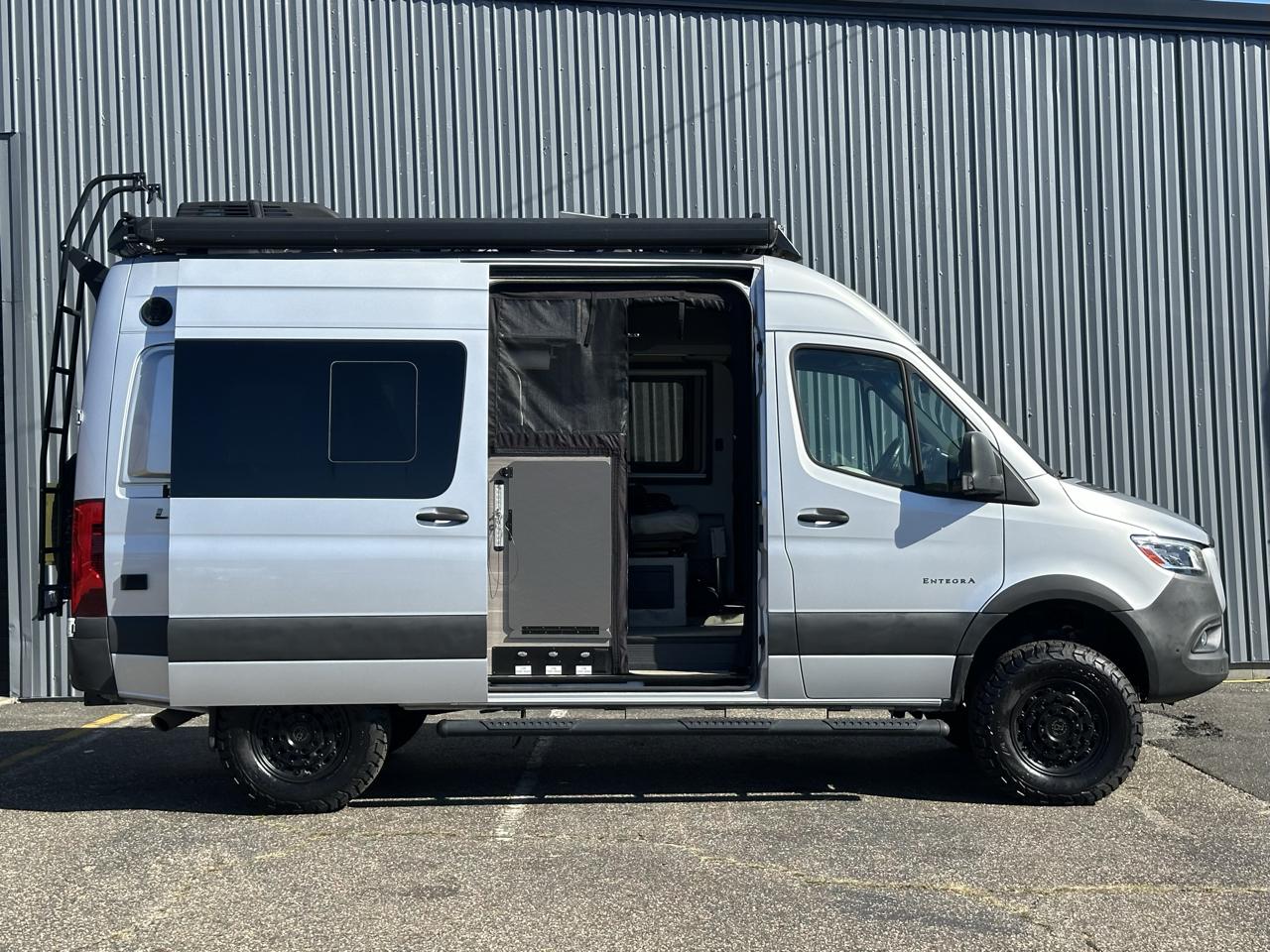 Mercedes-Benz Sprinter Van  2022