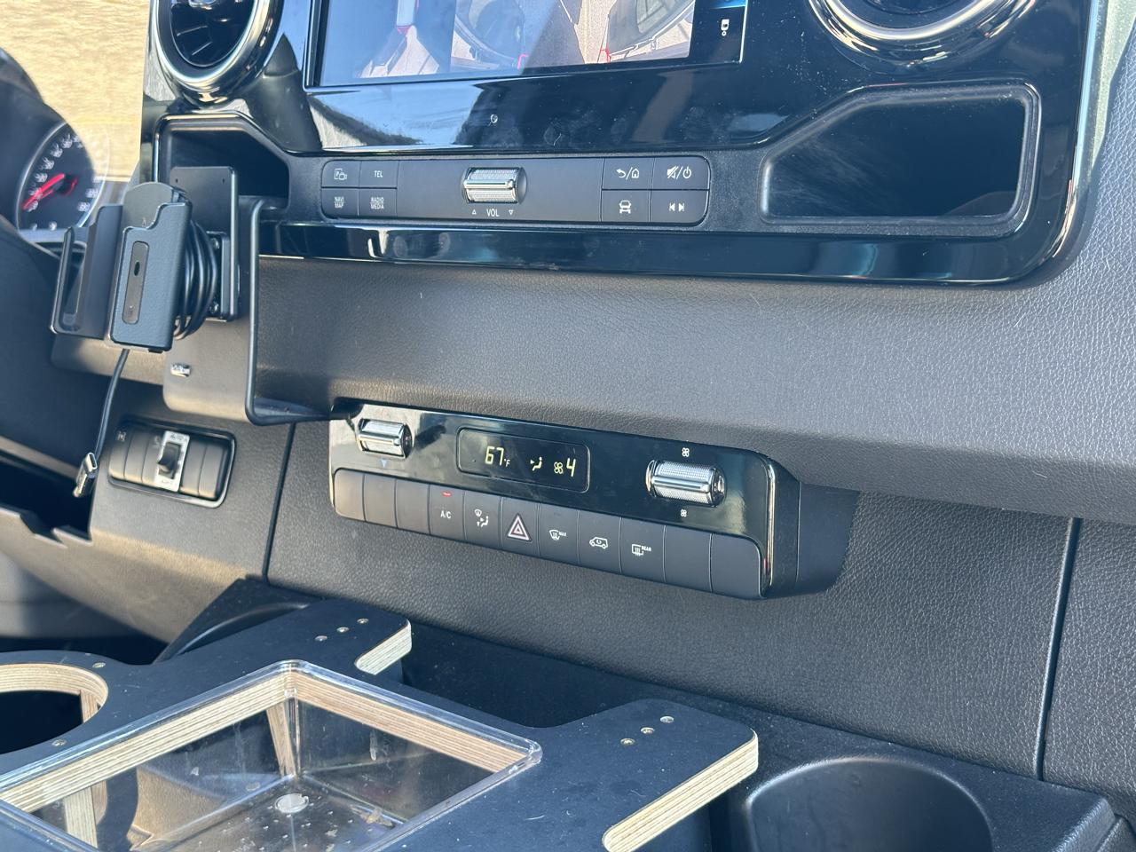 Mercedes-Benz Sprinter Van  2022