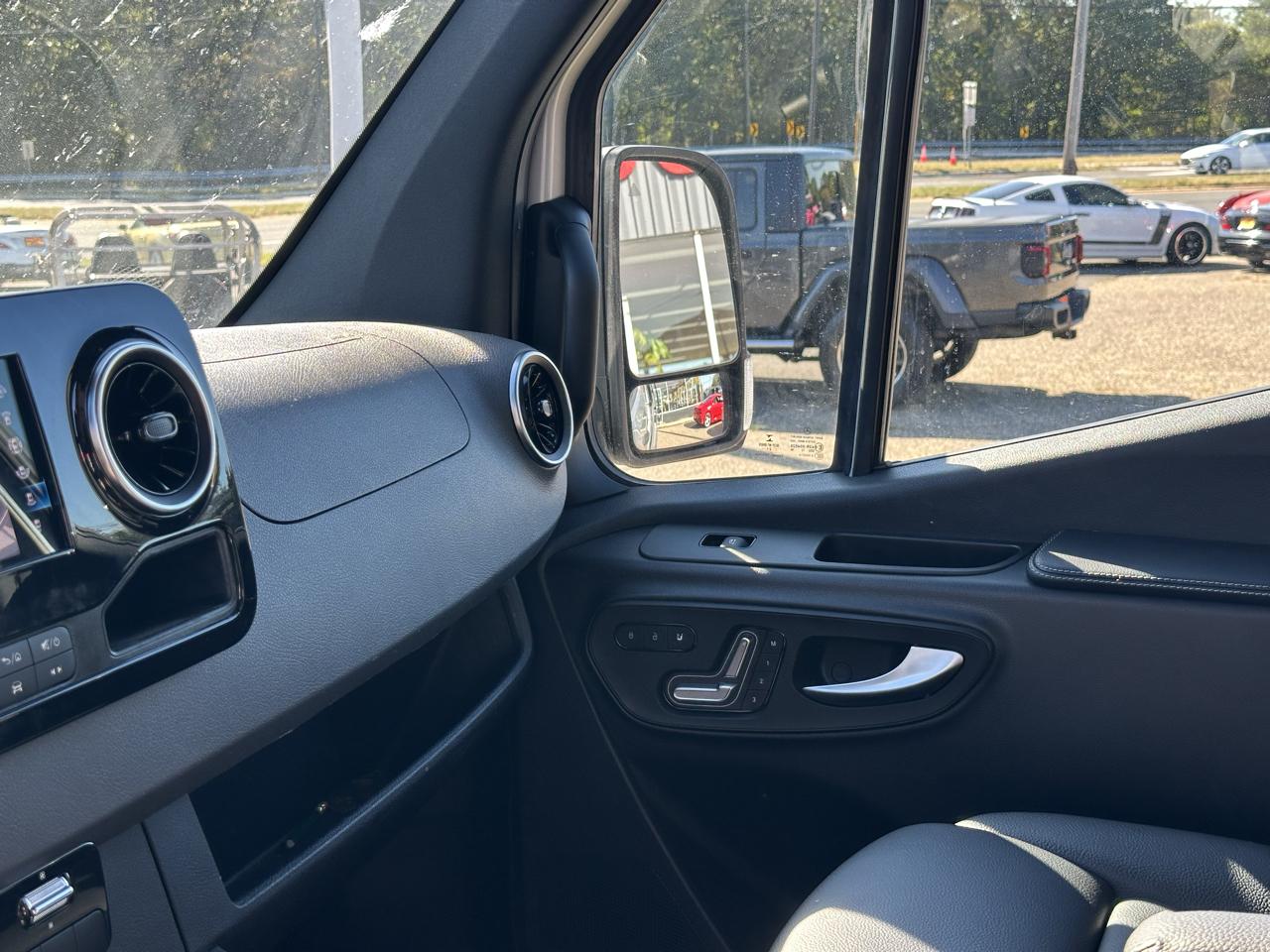 Mercedes-Benz Sprinter Van  2022