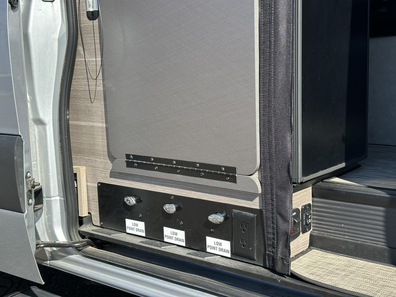 Mercedes-Benz Sprinter Van  2022