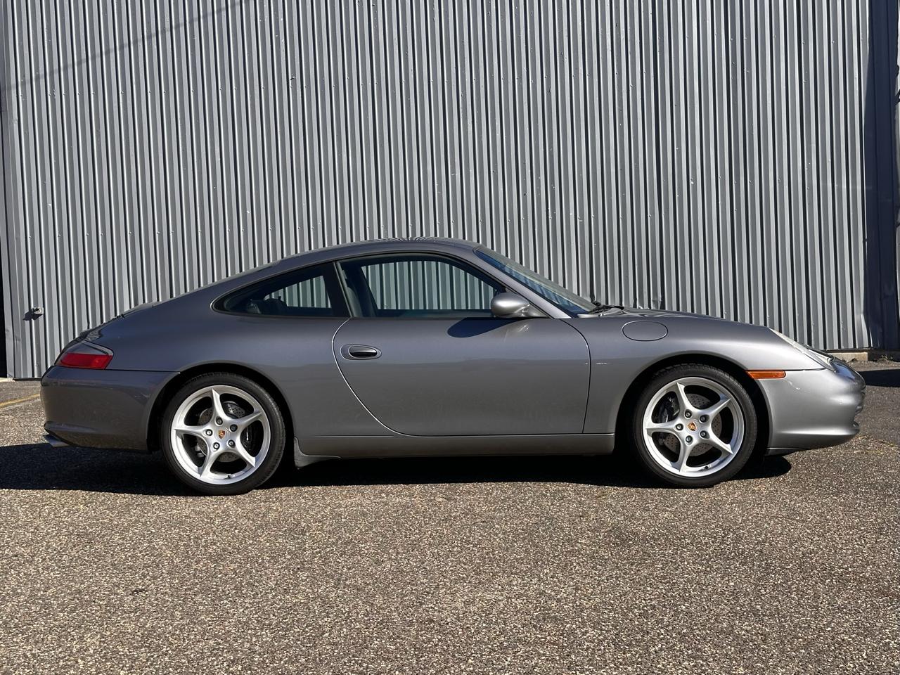 Porsche 911 Carrera 2 2D Coupe 2002