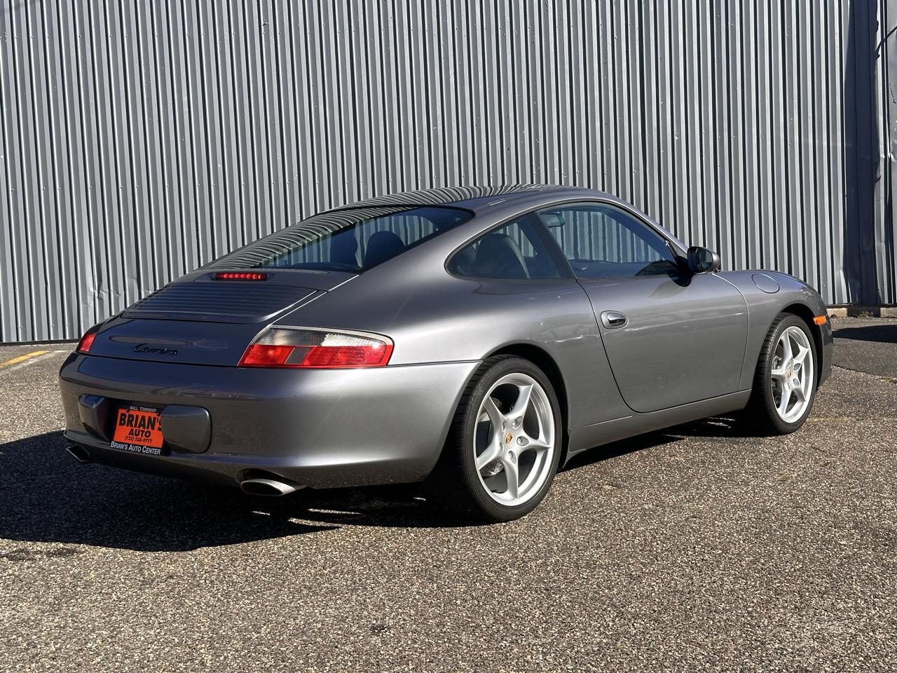 Porsche 911 Carrera 2 2D Coupe 2002