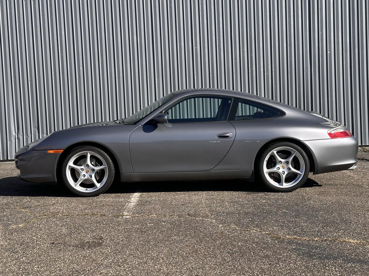 Porsche 911 Carrera 2 2D Coupe 2002