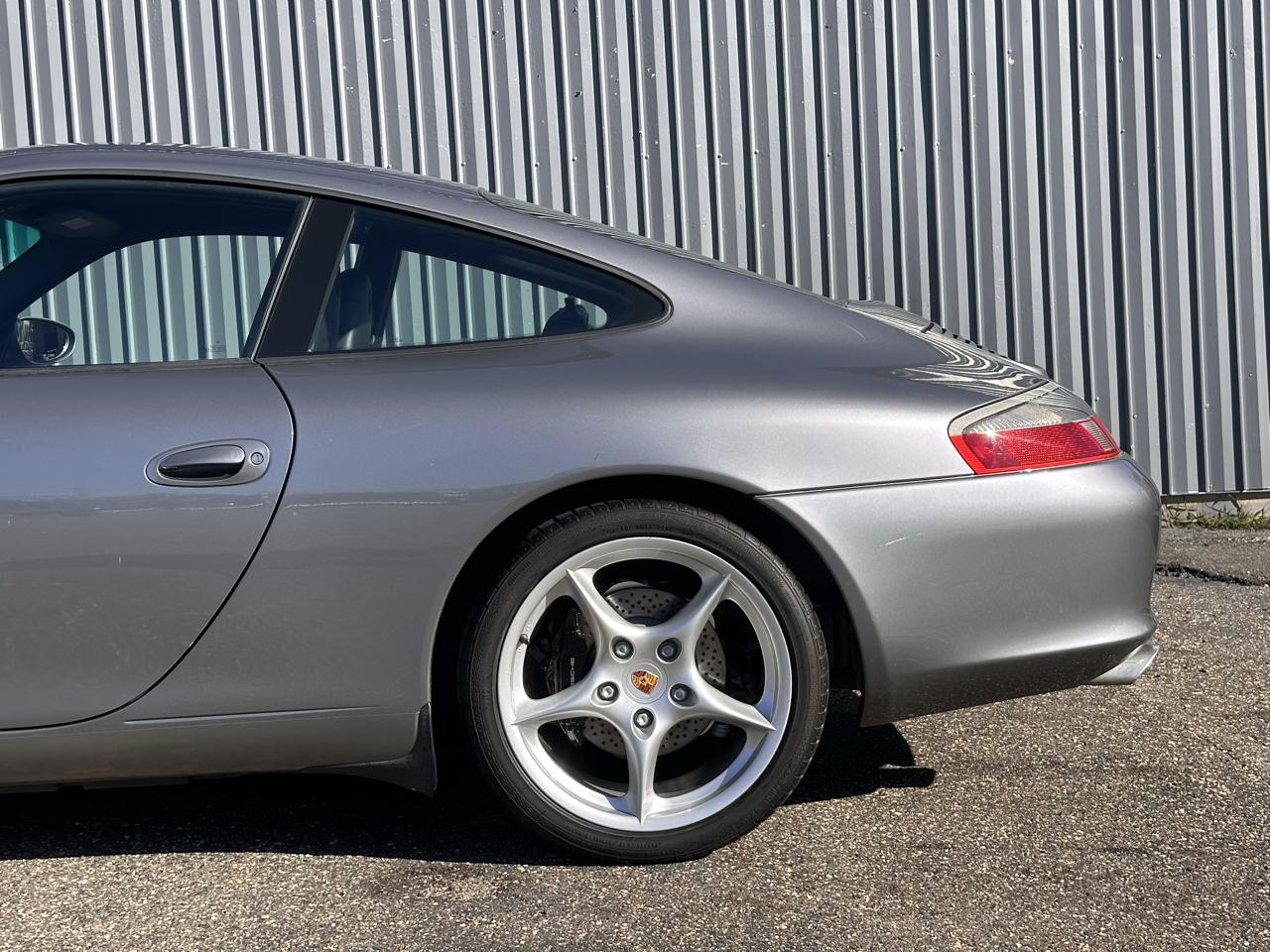 Porsche 911 Carrera 2 2D Coupe 2002