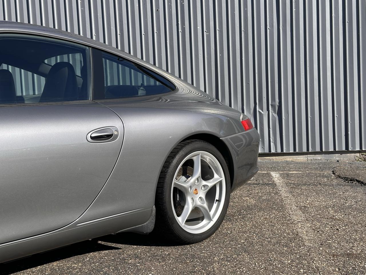 Porsche 911 Carrera 2 2D Coupe 2002