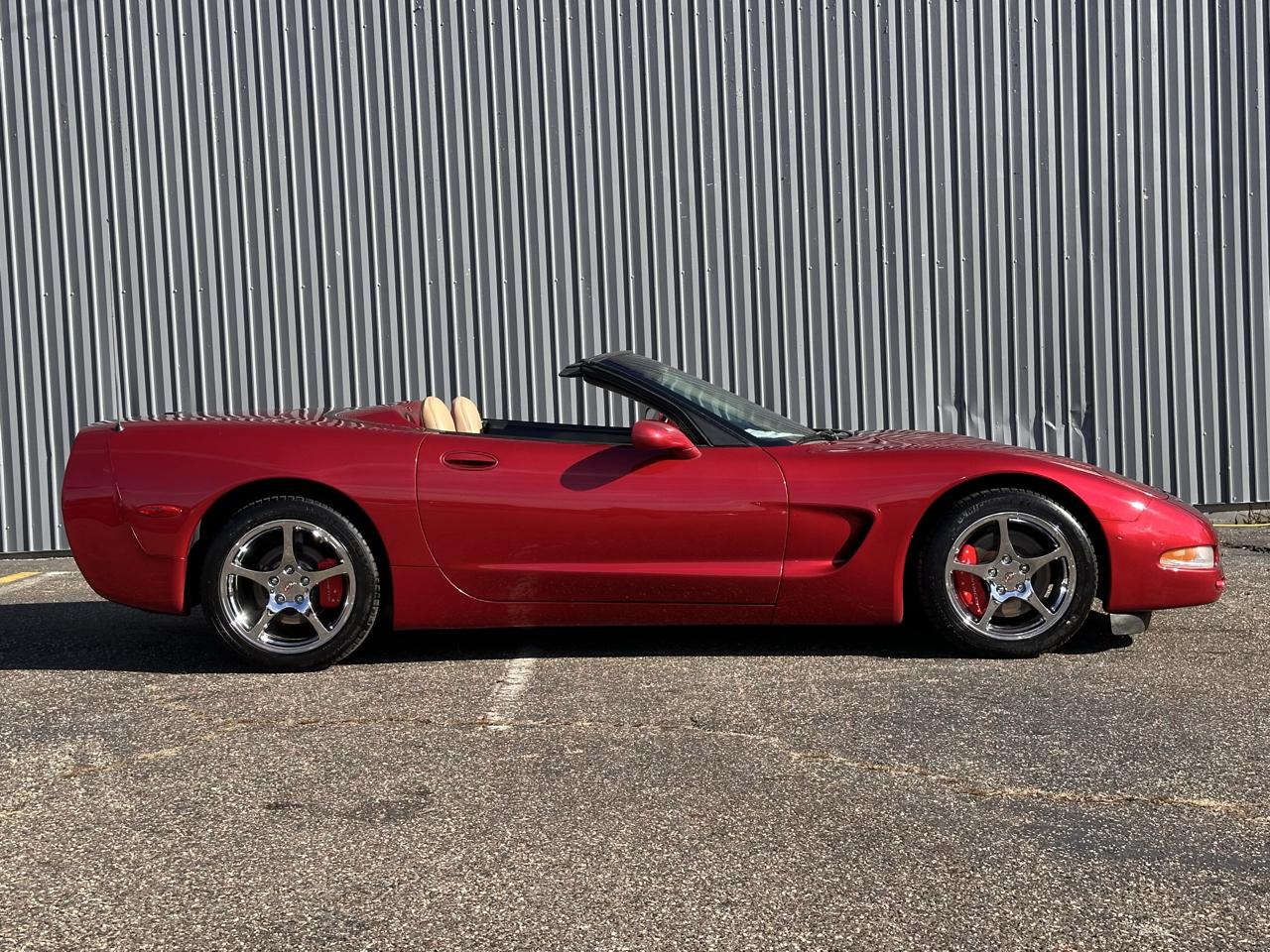 Chevrolet Corvette 2dr Convertible 2001