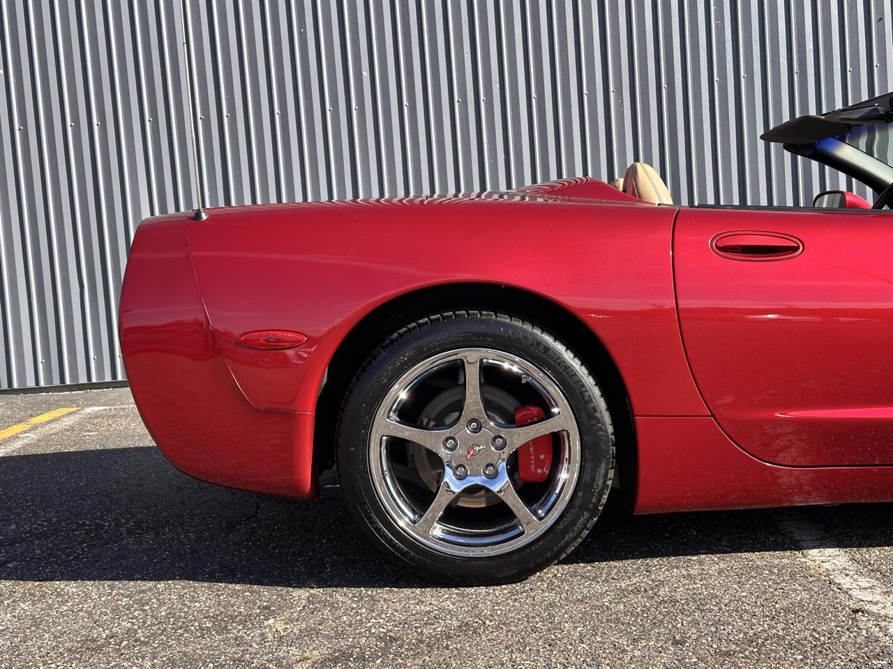 Chevrolet Corvette 2dr Convertible 2001