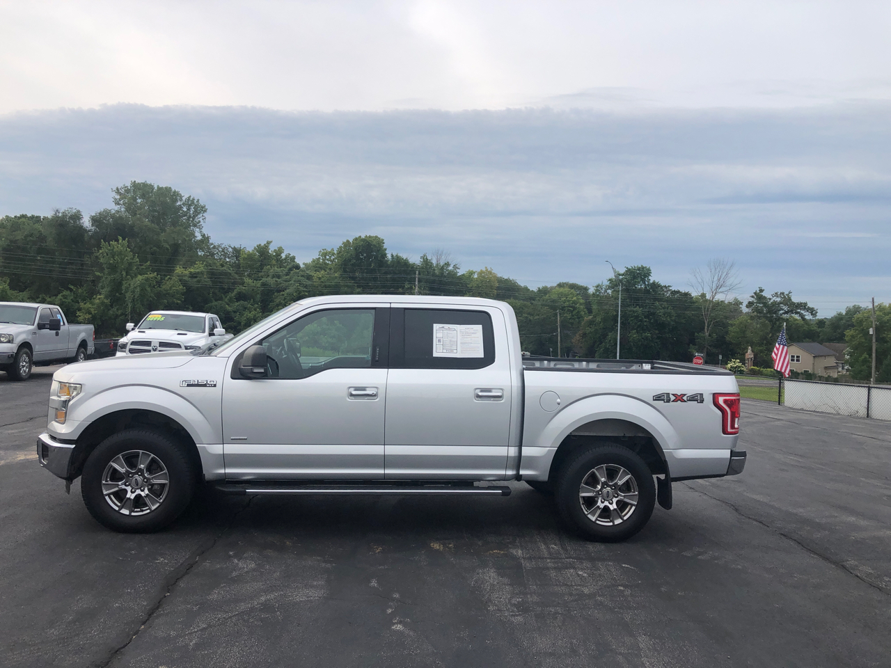 Ford F-150 XLT SuperCrew Short Bed 4WD 2015
