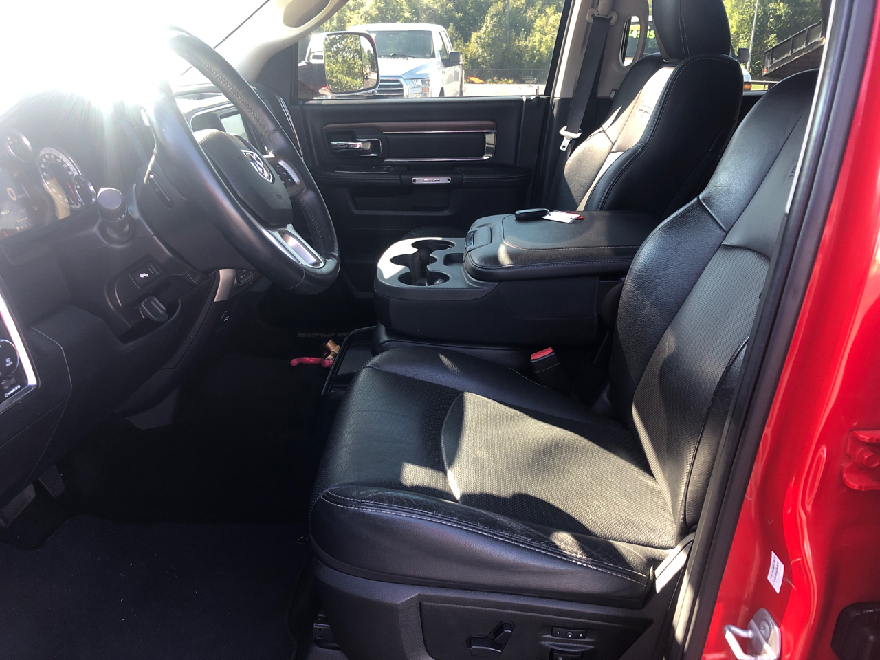 RAM 1500 4WD Crew Cab 149" Laramie 2015