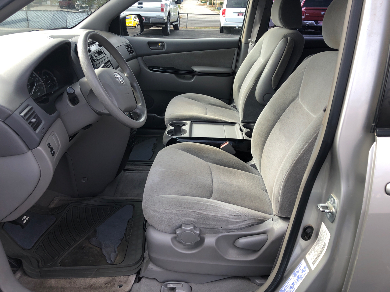 Toyota Sienna 5dr CE FWD 7-Passenger (Natl) 2004