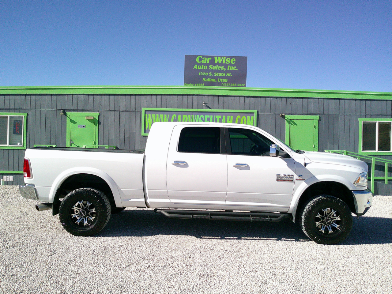 RAM 3500 Laramie Mega Cab 4WD 2017 RAM 3500 Laramie Mega Cab 4WD 2017