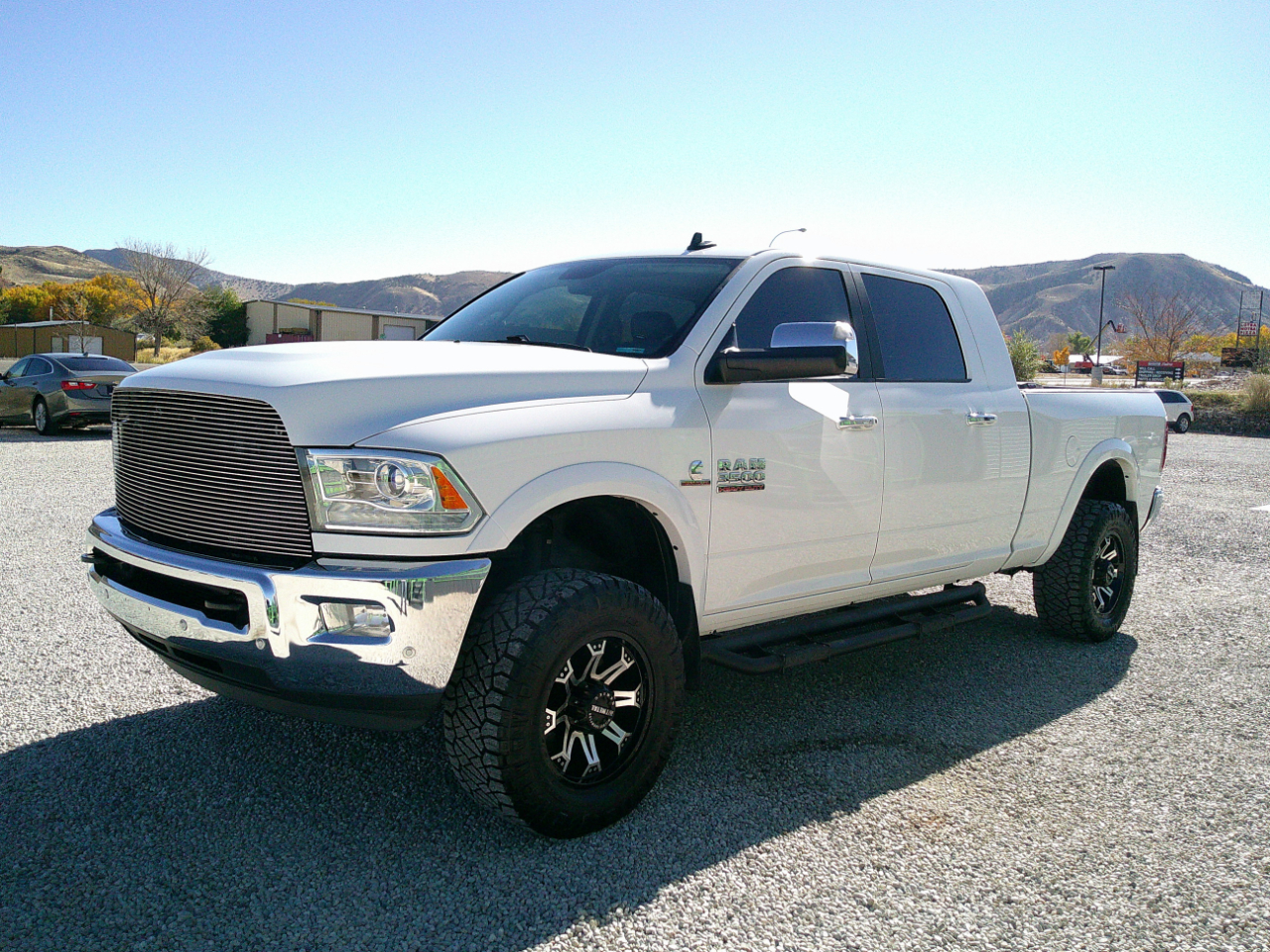 RAM 3500 Laramie Mega Cab 4WD 2017 RAM 3500 Laramie Mega Cab 4WD 2017