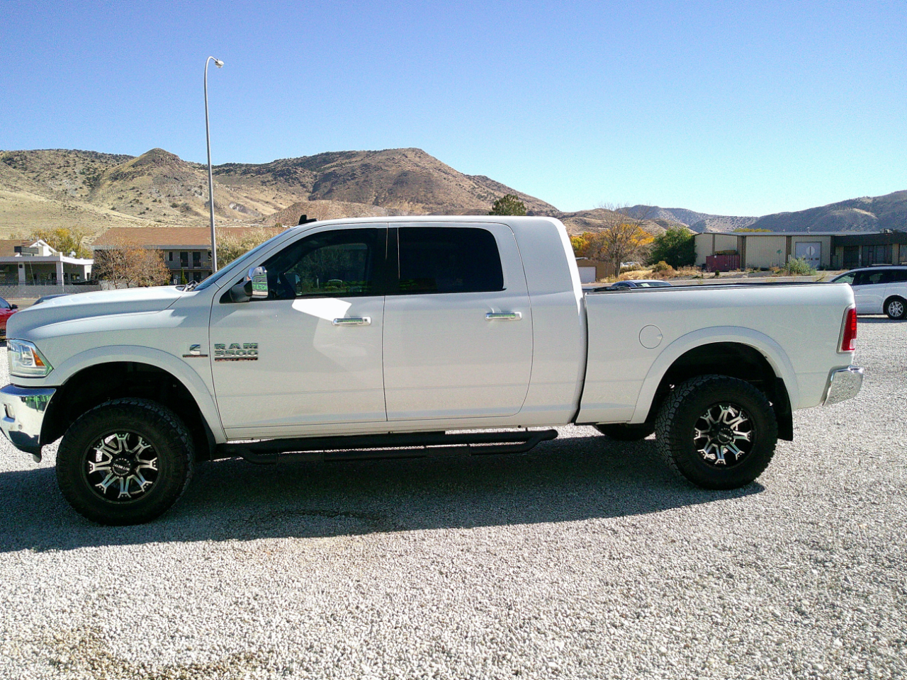 RAM 3500 Laramie Mega Cab 4WD 2017 RAM 3500 Laramie Mega Cab 4WD 2017