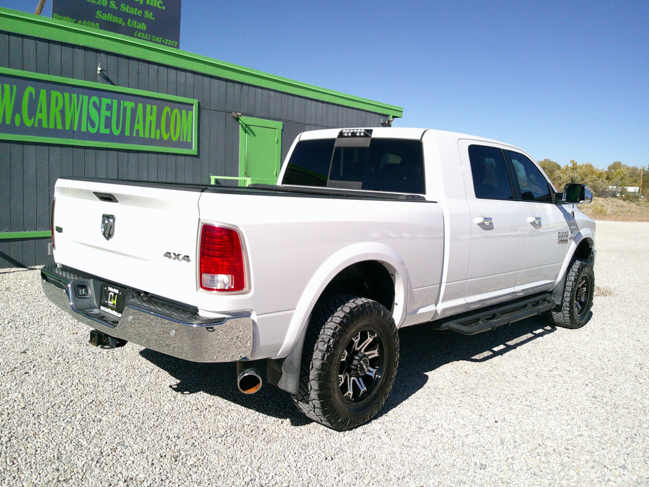 RAM 3500 Laramie Mega Cab 4WD 2017 RAM 3500 Laramie Mega Cab 4WD 2017