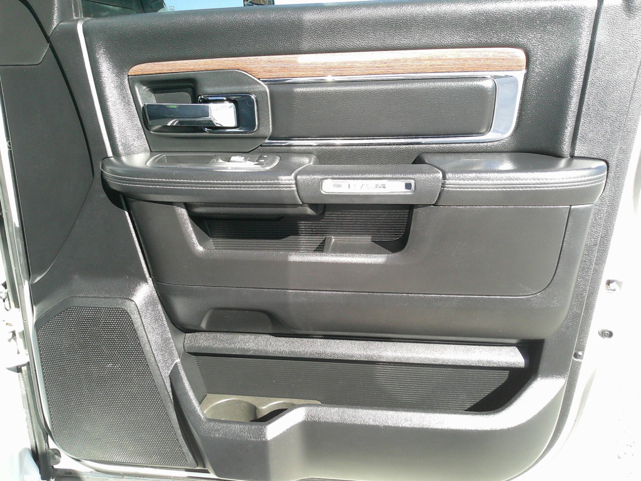 RAM 3500 Laramie Mega Cab 4WD 2017 RAM 3500 Laramie Mega Cab 4WD 2017