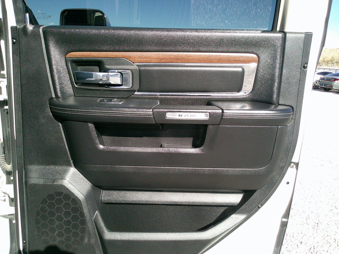 RAM 3500 Laramie Mega Cab 4WD 2017 RAM 3500 Laramie Mega Cab 4WD 2017