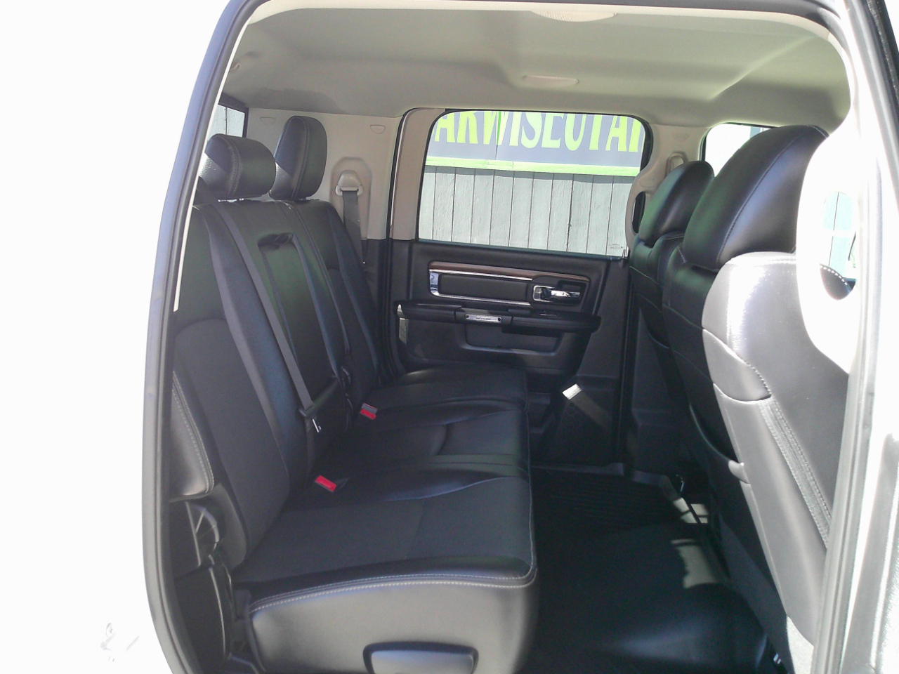 RAM 3500 Laramie Mega Cab 4WD 2017 RAM 3500 Laramie Mega Cab 4WD 2017