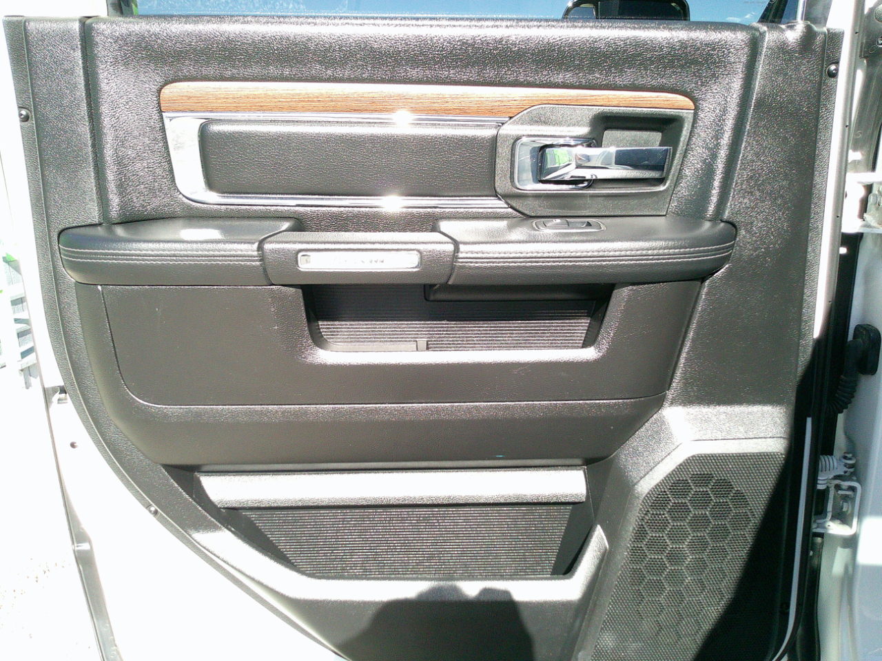 RAM 3500 Laramie Mega Cab 4WD 2017 RAM 3500 Laramie Mega Cab 4WD 2017