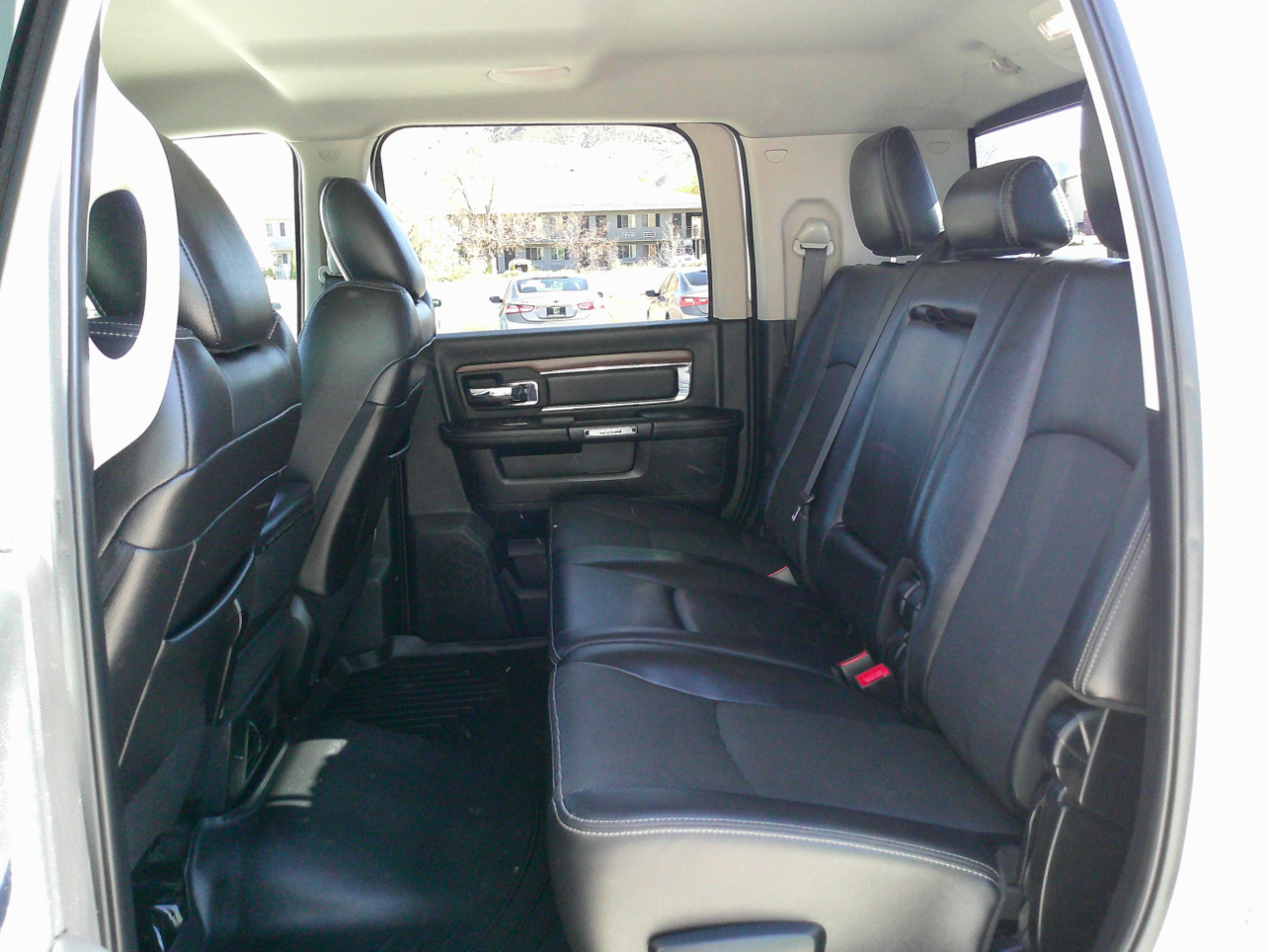 RAM 3500 Laramie Mega Cab 4WD 2017 RAM 3500 Laramie Mega Cab 4WD 2017