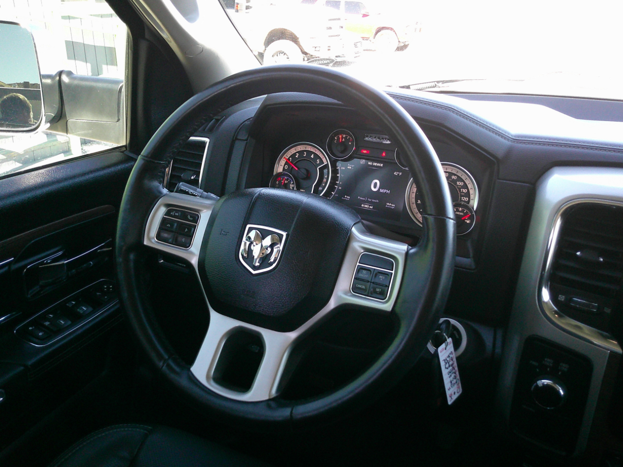 RAM 3500 Laramie Mega Cab 4WD 2017 RAM 3500 Laramie Mega Cab 4WD 2017