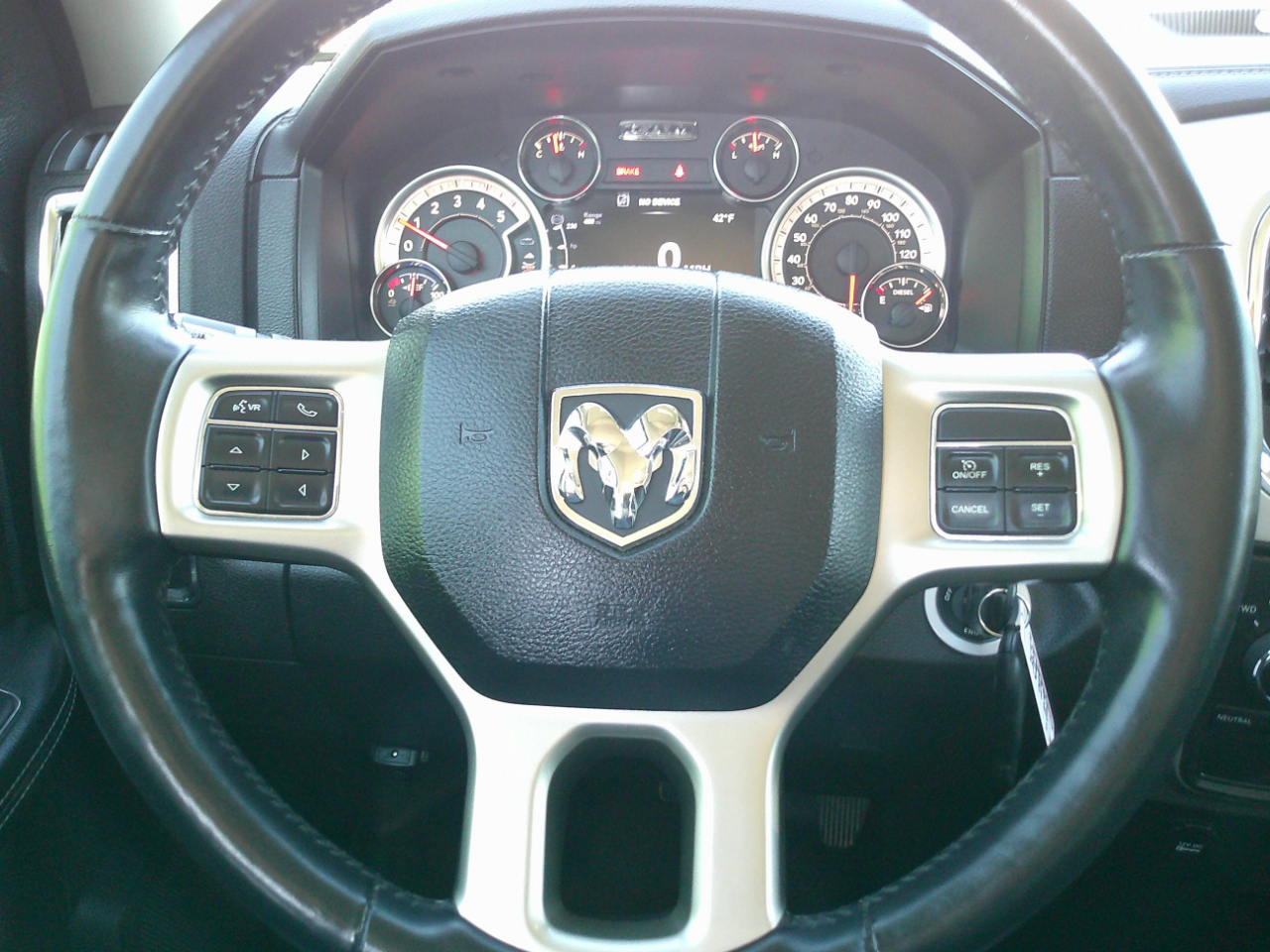 RAM 3500 Laramie Mega Cab 4WD 2017 RAM 3500 Laramie Mega Cab 4WD 2017