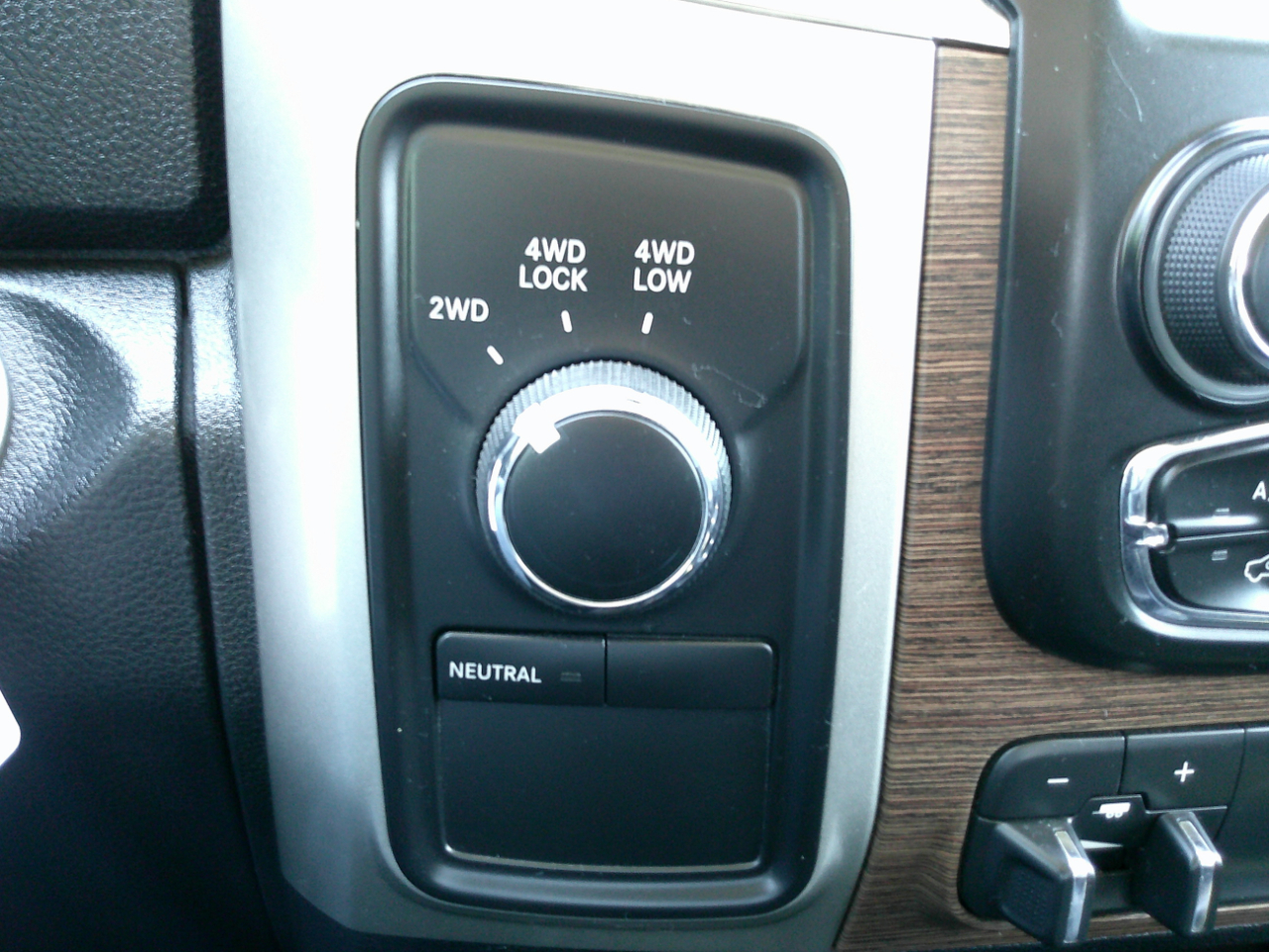 RAM 3500 Laramie Mega Cab 4WD 2017 RAM 3500 Laramie Mega Cab 4WD 2017